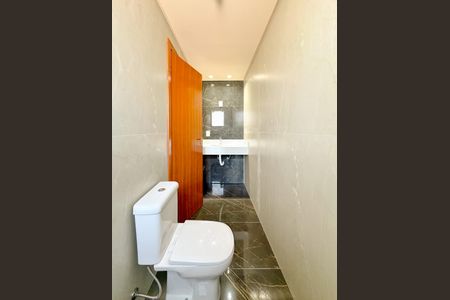 Casa para alugar com 102m², 2 quartos e 2 vagasBanheiro da Suíte 1