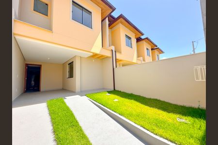 Casa para alugar com 102m², 2 quartos e 2 vagasEntrada