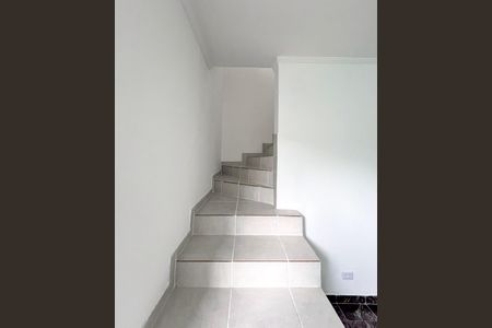 Casa para alugar com 90m², 2 quartos e 1 vagaEscada