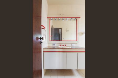 Casa para alugar com 392m², 4 quartos e 5 vagasBanheiro da Suíte 2