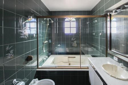 Casa para alugar com 392m², 4 quartos e 5 vagasBanheiro da Suíte 1