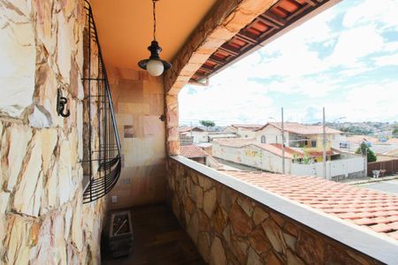 Casa para alugar com 392m², 4 quartos e 5 vagasVaranda