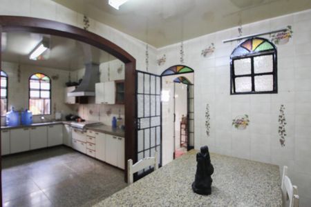 Casa para alugar com 392m², 4 quartos e 5 vagasCozinha - Copa