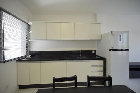 Cozinha de apartamento para alugar com 1 quarto, 42m² em Centro, Florianópolis