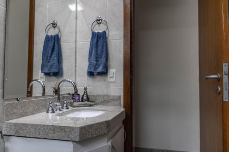 Apartamento à venda com 138m², 4 quartos e 2 vagasBanheiro Social