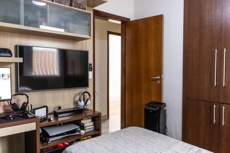 Apartamento à venda com 138m², 4 quartos e 2 vagasQuarto 2