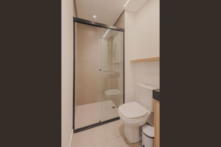 Banheiro de kitnet/studio para alugar com 1 quarto, 24m² em Pompeia, São Paulo