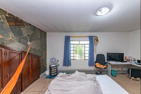 Casa à venda com 230m², 4 quartos e 3 vagas Casa à venda com 230m², 4 quartos e 3 vagasQuarto 4