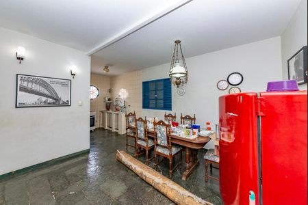 Casa à venda com 230m², 4 quartos e 3 vagas Casa à venda com 230m², 4 quartos e 3 vagasCopa