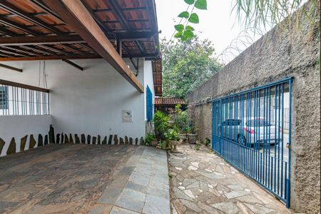 Casa à venda com 230m², 4 quartos e 3 vagas Casa à venda com 230m², 4 quartos e 3 vagasGaragem