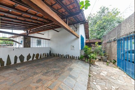 Casa à venda com 230m², 4 quartos e 3 vagas Casa à venda com 230m², 4 quartos e 3 vagasGaragem