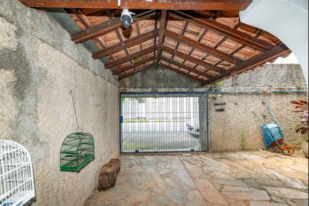 Casa à venda com 230m², 4 quartos e 3 vagas Casa à venda com 230m², 4 quartos e 3 vagasGaragem