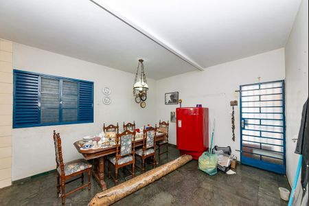 Casa à venda com 230m², 4 quartos e 3 vagas Casa à venda com 230m², 4 quartos e 3 vagasCopa