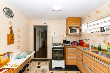 Casa à venda com 230m², 4 quartos e 3 vagas Casa à venda com 230m², 4 quartos e 3 vagasCozinha 2