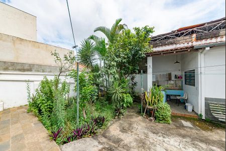 Casa à venda com 230m², 4 quartos e 3 vagas Casa à venda com 230m², 4 quartos e 3 vagasQuintal