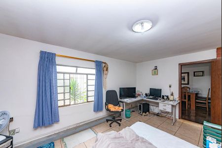 Casa à venda com 230m², 4 quartos e 3 vagas Casa à venda com 230m², 4 quartos e 3 vagasQuarto 4