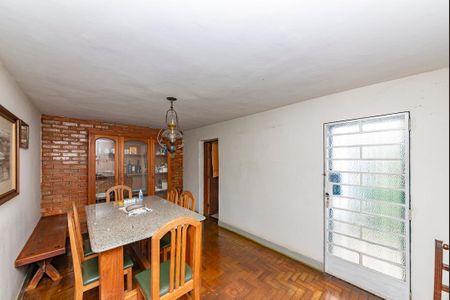 Casa à venda com 230m², 4 quartos e 3 vagas Casa à venda com 230m², 4 quartos e 3 vagasSala 3