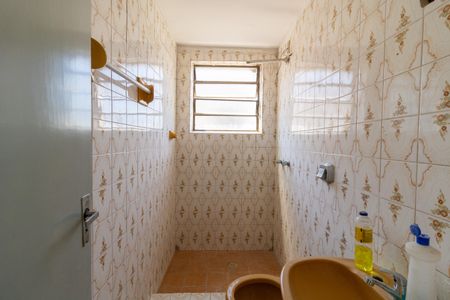 Banheiro de apartamento à venda com 2 quartos, 60m² em Partenon, Porto Alegre