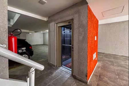 Apartamento à venda com 100m², 2 quartos e 1 vaga Apartamento à venda com 100m², 2 quartos e 1 vagaElevador