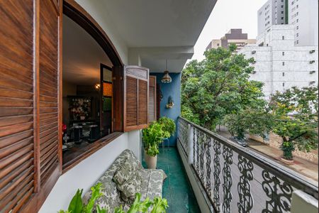 Casa à venda com 550m², 5 quartos e 4 vagas Casa à venda com 550m², 5 quartos e 4 vagasVaranda da Sala 1