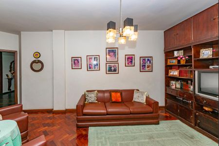 Casa à venda com 550m², 5 quartos e 4 vagas Casa à venda com 550m², 5 quartos e 4 vagasQuarto 5