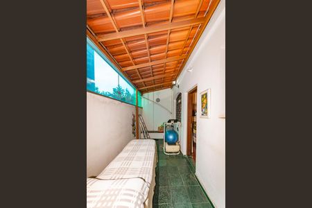 Casa à venda com 550m², 5 quartos e 4 vagas Casa à venda com 550m², 5 quartos e 4 vagasVaranda quartos 2 - 4