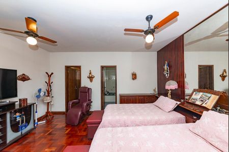 Casa à venda com 550m², 5 quartos e 4 vagas Casa à venda com 550m², 5 quartos e 4 vagasSuíte 1