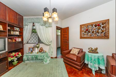 Casa à venda com 550m², 5 quartos e 4 vagas Casa à venda com 550m², 5 quartos e 4 vagasQuarto 5