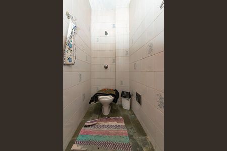 Casa à venda com 550m², 5 quartos e 4 vagas Casa à venda com 550m², 5 quartos e 4 vagasLavabo 2