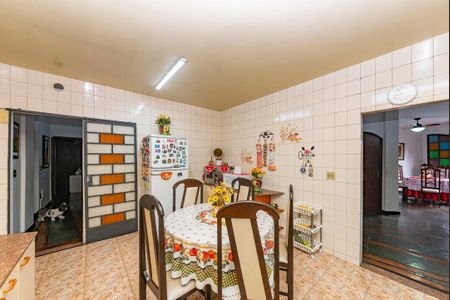 Casa à venda com 550m², 5 quartos e 4 vagas Casa à venda com 550m², 5 quartos e 4 vagasCozinha