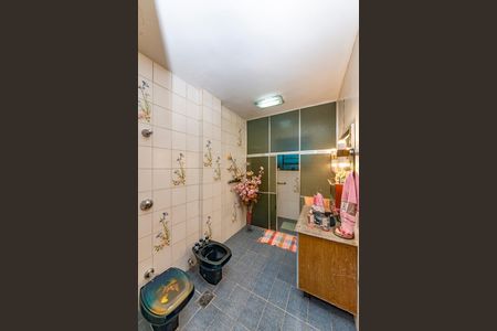 Casa à venda com 550m², 5 quartos e 4 vagas Casa à venda com 550m², 5 quartos e 4 vagasBanheiro Social