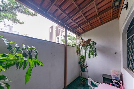 Casa à venda com 550m², 5 quartos e 4 vagas Casa à venda com 550m², 5 quartos e 4 vagasVaranda quartos 5 - 6