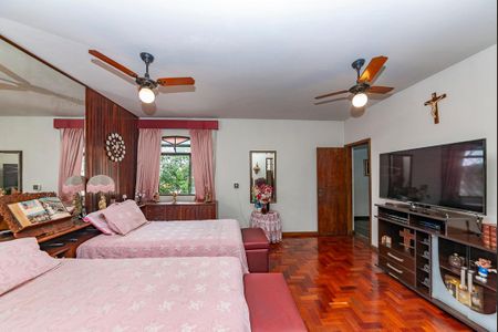 Casa à venda com 550m², 5 quartos e 4 vagas Casa à venda com 550m², 5 quartos e 4 vagasSuíte 1