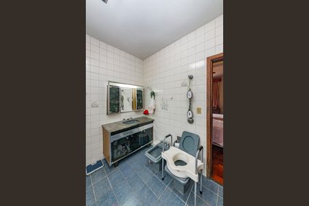 Casa à venda com 550m², 5 quartos e 4 vagas Casa à venda com 550m², 5 quartos e 4 vagasBanheiro da Suíte 1