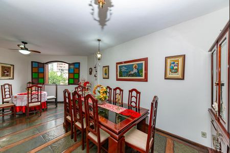 Casa à venda com 550m², 5 quartos e 4 vagas Casa à venda com 550m², 5 quartos e 4 vagasSala 2