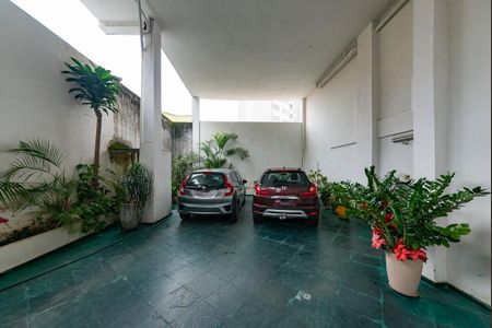 Casa à venda com 550m², 5 quartos e 4 vagas Casa à venda com 550m², 5 quartos e 4 vagasGaragem