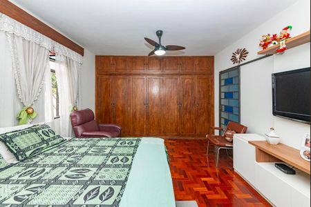 Casa à venda com 550m², 5 quartos e 4 vagas Casa à venda com 550m², 5 quartos e 4 vagasSuíte 2