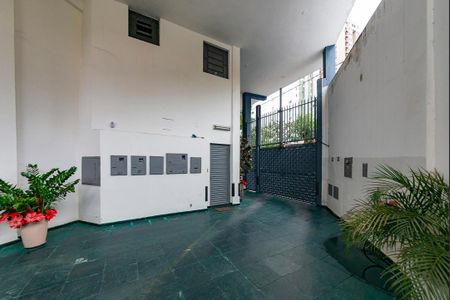 Casa à venda com 550m², 5 quartos e 4 vagas Casa à venda com 550m², 5 quartos e 4 vagasGaragem