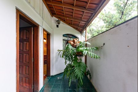 Casa à venda com 550m², 5 quartos e 4 vagas Casa à venda com 550m², 5 quartos e 4 vagasVaranda quartos 5 - 6