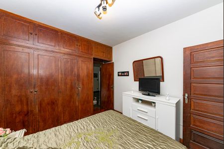 Casa à venda com 550m², 5 quartos e 4 vagas Casa à venda com 550m², 5 quartos e 4 vagasQuarto 4