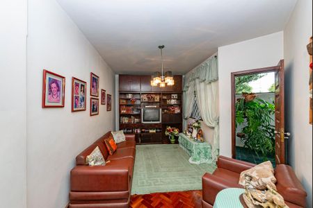 Casa à venda com 550m², 5 quartos e 4 vagas Casa à venda com 550m², 5 quartos e 4 vagasQuarto 5