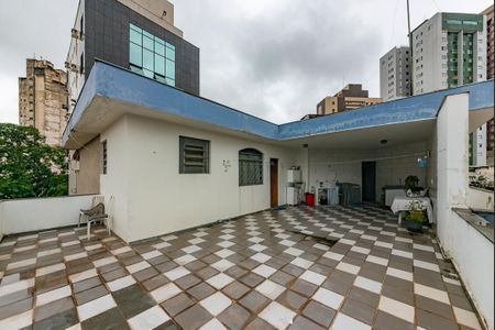 Casa à venda com 550m², 5 quartos e 4 vagas Casa à venda com 550m², 5 quartos e 4 vagasÁrea de Serviço