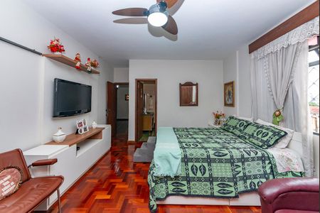 Casa à venda com 550m², 5 quartos e 4 vagas Casa à venda com 550m², 5 quartos e 4 vagasSuíte 2