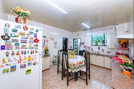 Casa à venda com 550m², 5 quartos e 4 vagas Casa à venda com 550m², 5 quartos e 4 vagasCozinha