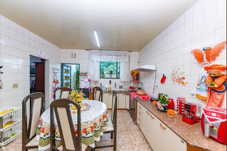 Casa à venda com 550m², 5 quartos e 4 vagas Casa à venda com 550m², 5 quartos e 4 vagasCozinha