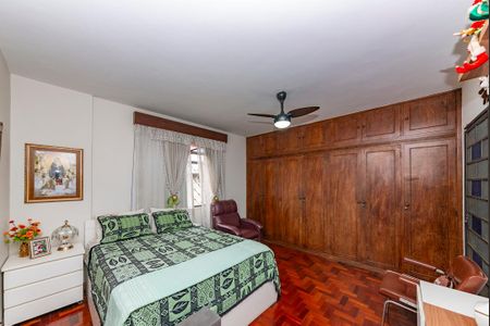 Casa à venda com 550m², 5 quartos e 4 vagas Casa à venda com 550m², 5 quartos e 4 vagasSuíte 2