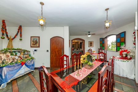 Casa à venda com 550m², 5 quartos e 4 vagas Casa à venda com 550m², 5 quartos e 4 vagasSala 2