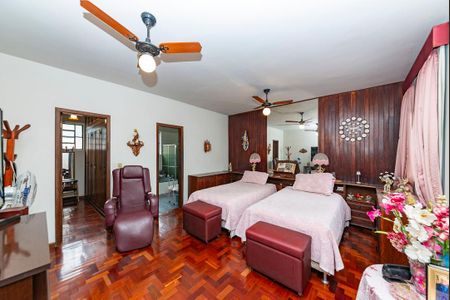 Casa à venda com 550m², 5 quartos e 4 vagas Casa à venda com 550m², 5 quartos e 4 vagasSuíte 1