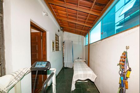 Casa à venda com 550m², 5 quartos e 4 vagas Casa à venda com 550m², 5 quartos e 4 vagasVaranda quartos 2 - 4