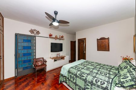 Casa à venda com 550m², 5 quartos e 4 vagas Casa à venda com 550m², 5 quartos e 4 vagasSuíte 2